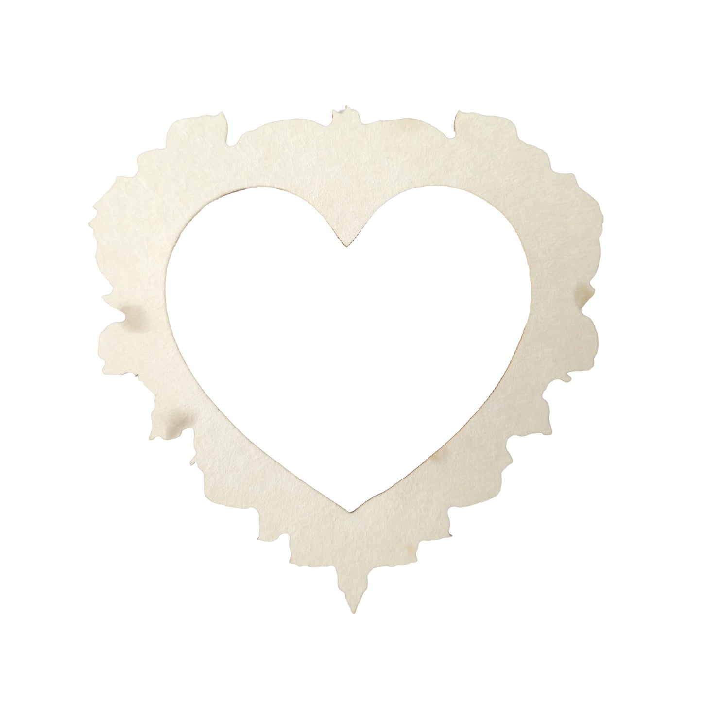 Бяла чипборд рамка във формата на сърце
