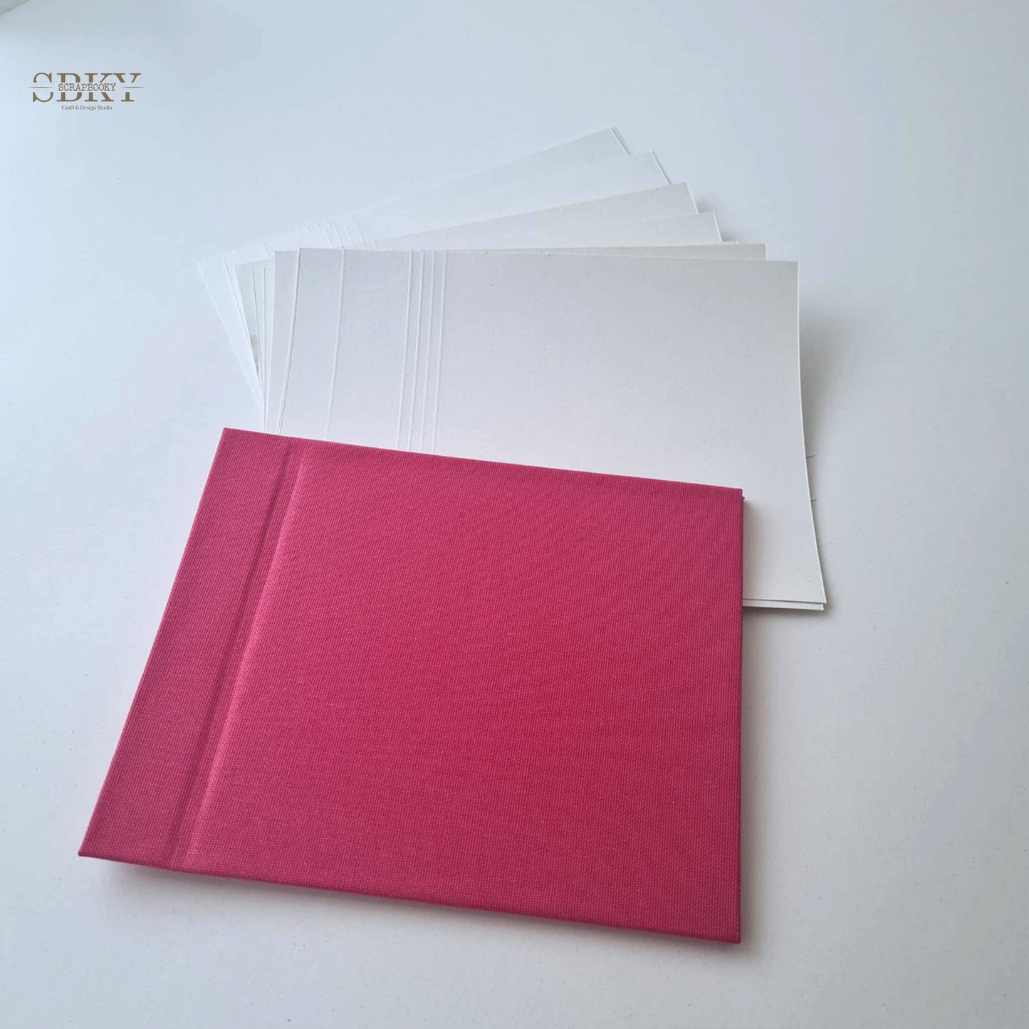 Blank Retro Album, raspberry